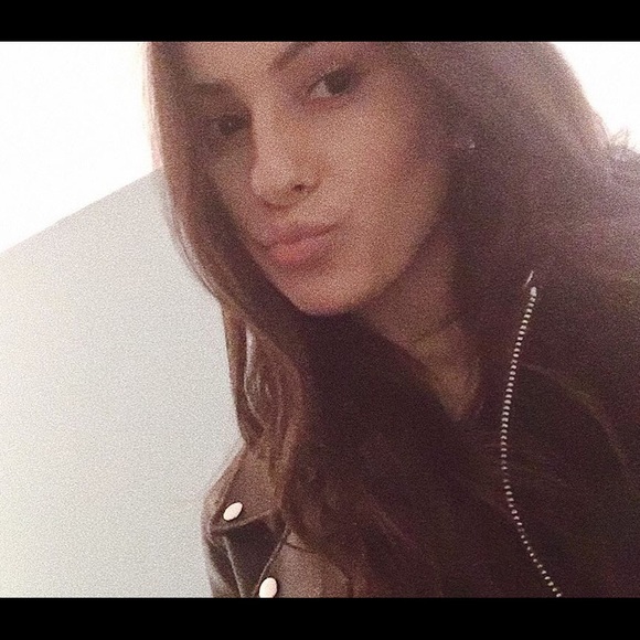 Meet your Posher, Dana - Picture 1 of 1